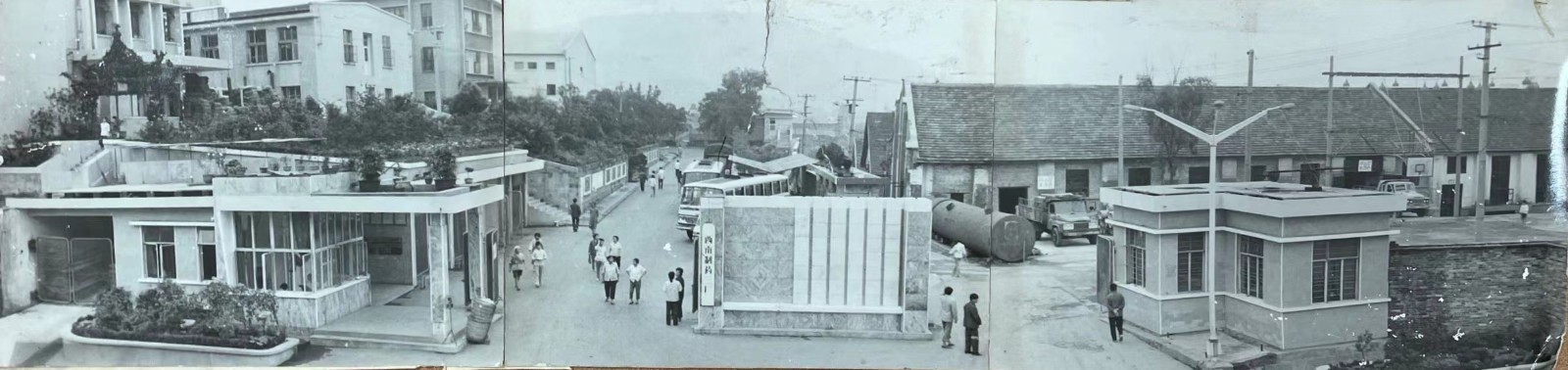 厂区门口旧照.jpg